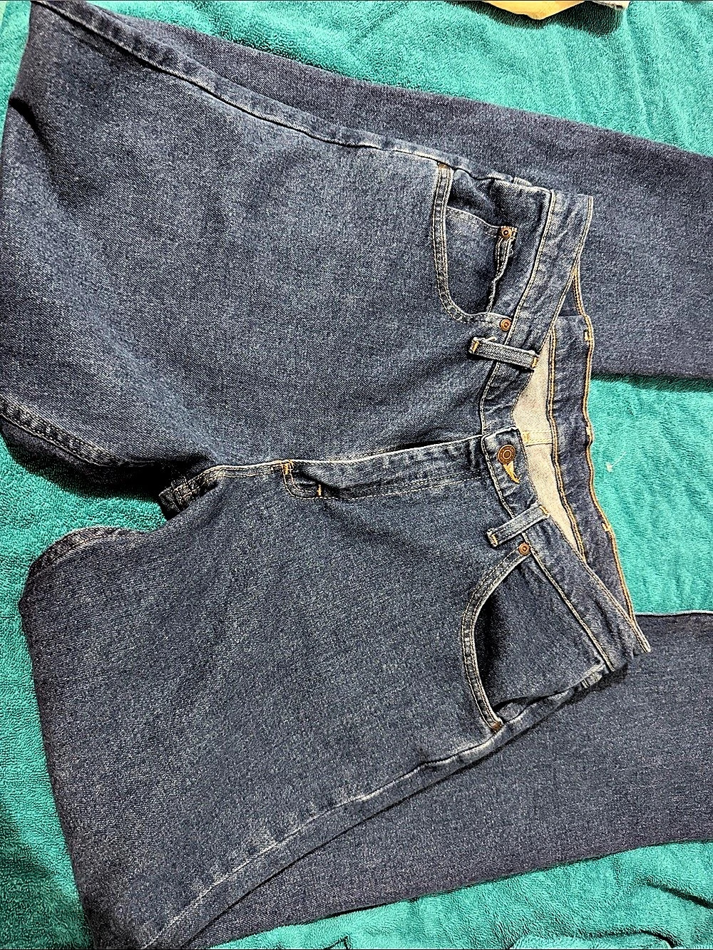 Wrangler Premium Performance Series Relaxed Jeans in Blue Waist 34 x 32